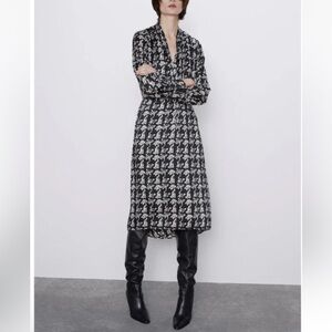Zara Black and White Long Sleeve Dress